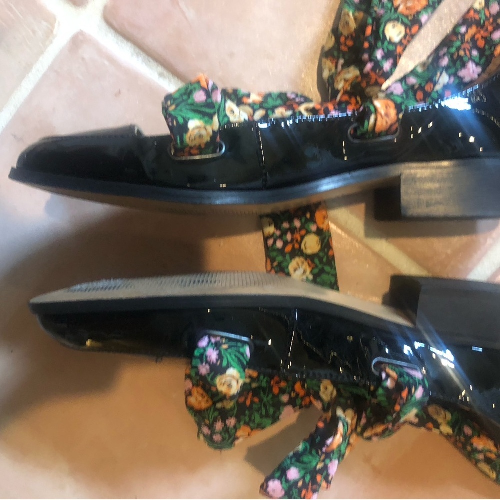 Taking offers! Gianni flats size 39 - Picture 4 of 6